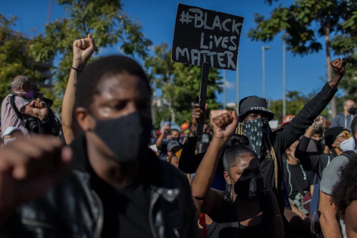Imagem ilustrativa da imagem Ato em SP contra Bolsonaro descarta isolamento e conta com policiais 'mediadores'