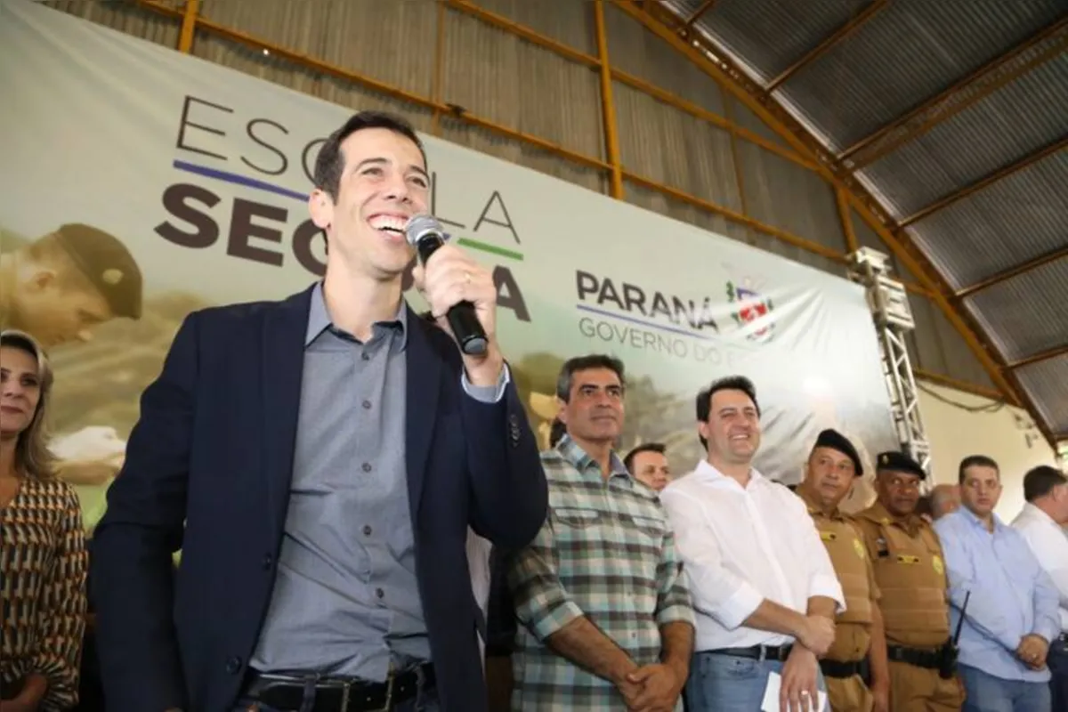 Imagem ilustrativa da imagem Bolsonaro confirma Renato Feder, secretário do Paraná, para assumir Ministério da Educação