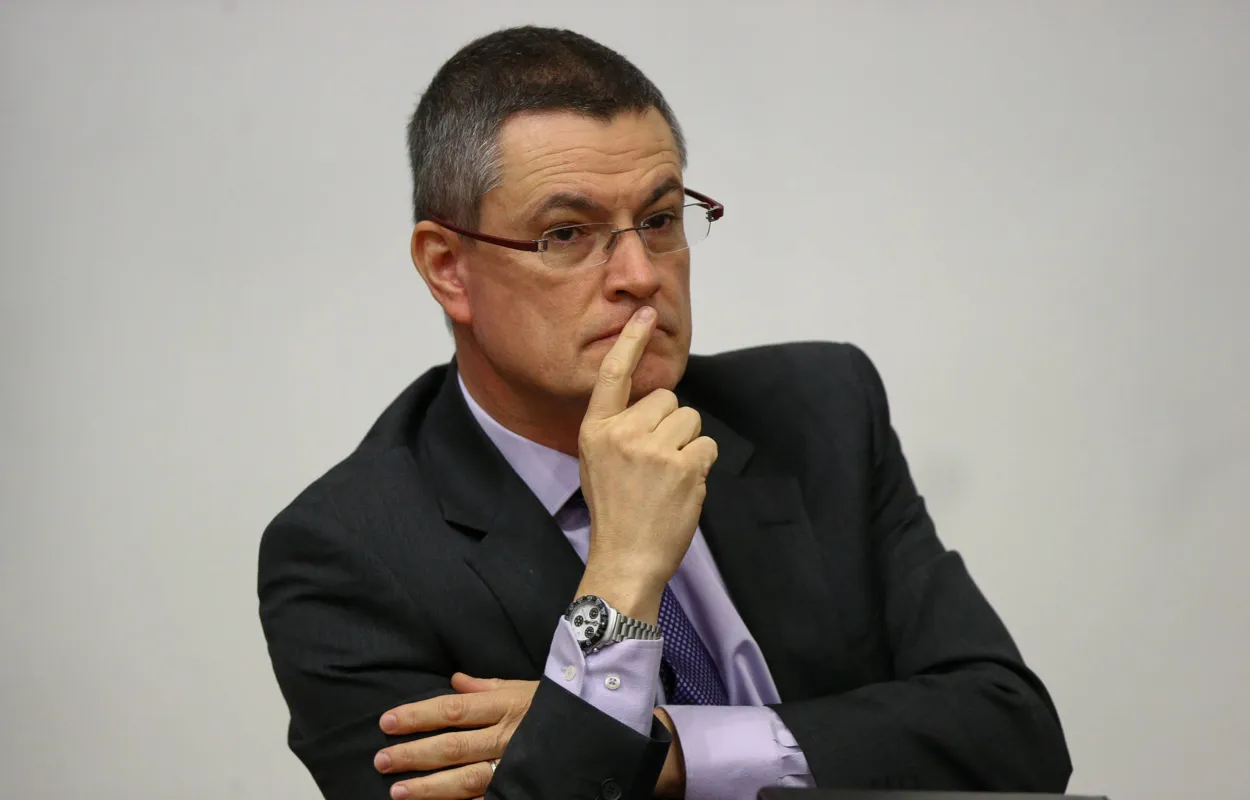 Imagem ilustrativa da imagem Bolsonaro disse que queria diretor da PF de sua confiança, diz Valeixo, ex-chefe do órgão