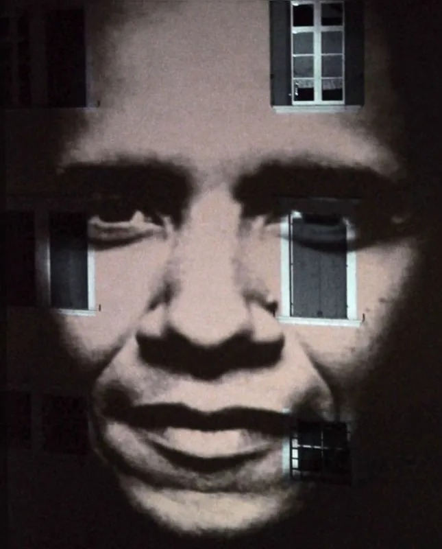 Imagem em instalação do Teatro Potlach: edifícios do centro de Londrina também terão projeções mostrando a história da primeira edição do festival