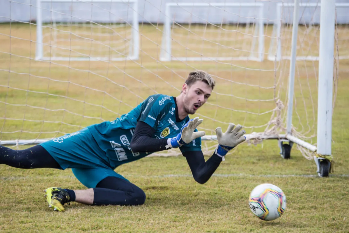 Mesmo com três casos positivos no clube, FC Cascavel segue a preparação em campo