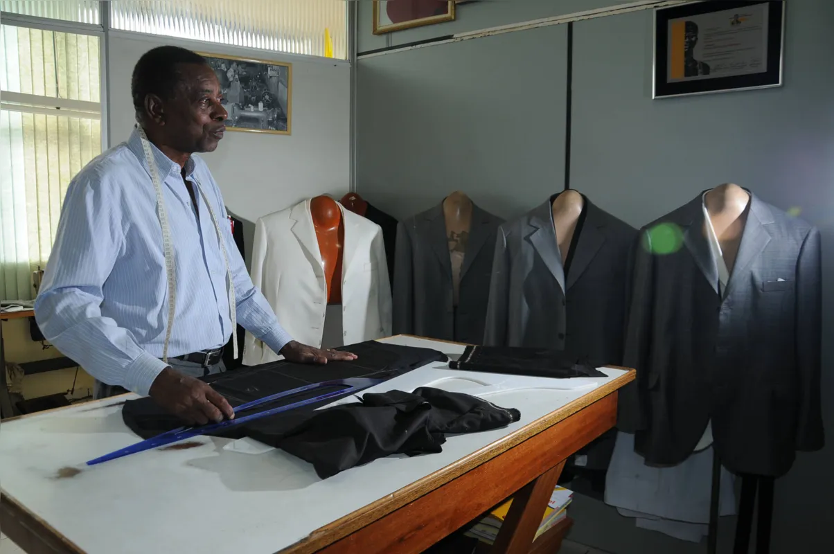 Imagem ilustrativa da imagem Com 70 anos de dedicação à alfaiataria, morre Antônio Ezídio da Silva