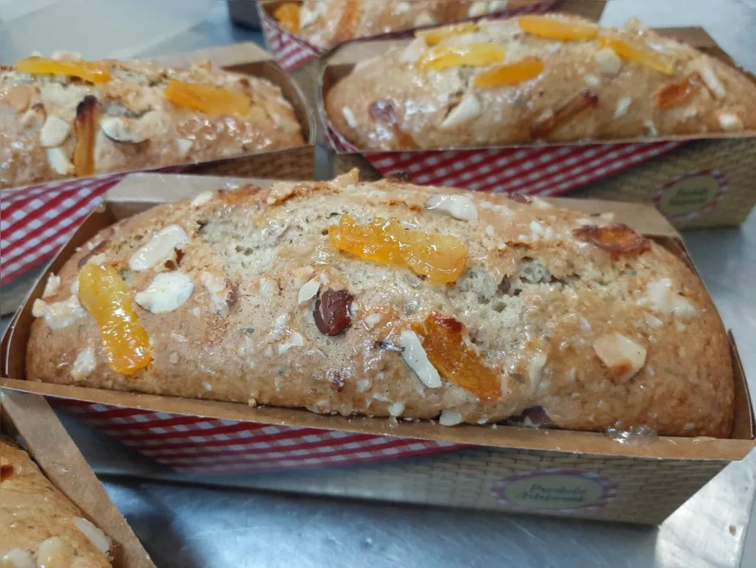 Bolo inglês integral com variedade de sabores
