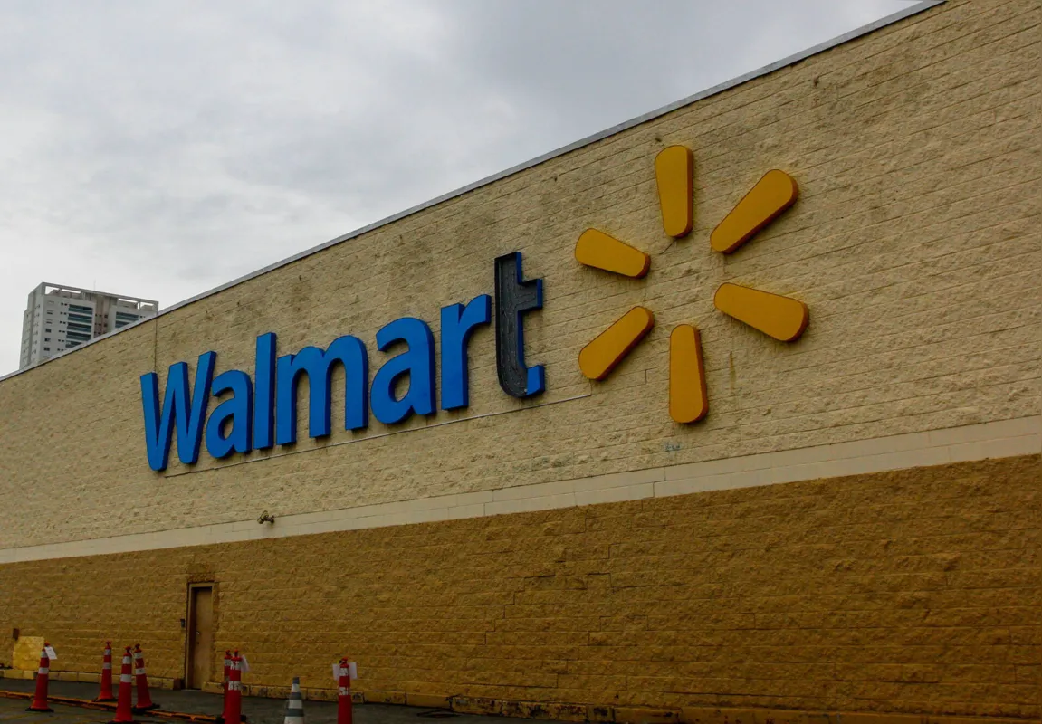 Imagem ilustrativa da imagem Com cem funcionários, Walmart vai fechar unidade em Londrina