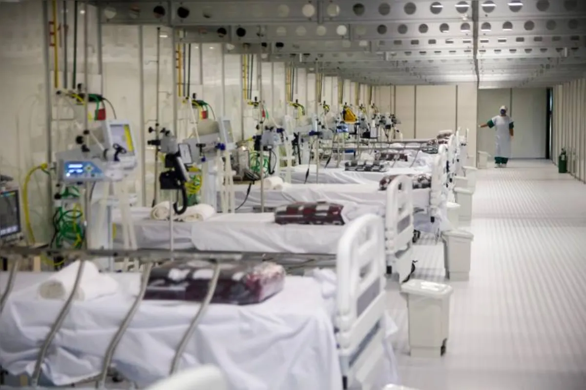 Leitos de UTI no Hospital de Campanha do Hangar – Centro de Convenções, em Belém.