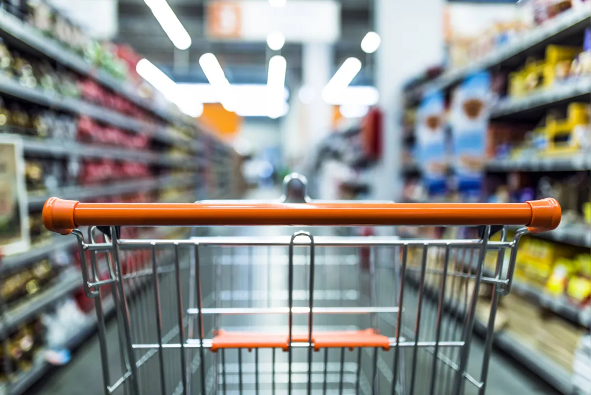Para facilitar a vida dos clientes, as principais redes reforçaram a possibilidade de entrega em domicílio de produtos selecionados virtualmente