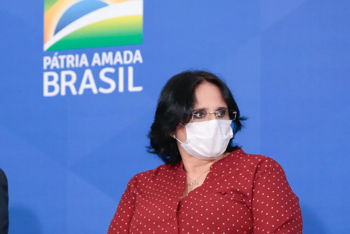 Damares Alves diz que as denúncias podem ser recebidas em diversos tipos de canais 
