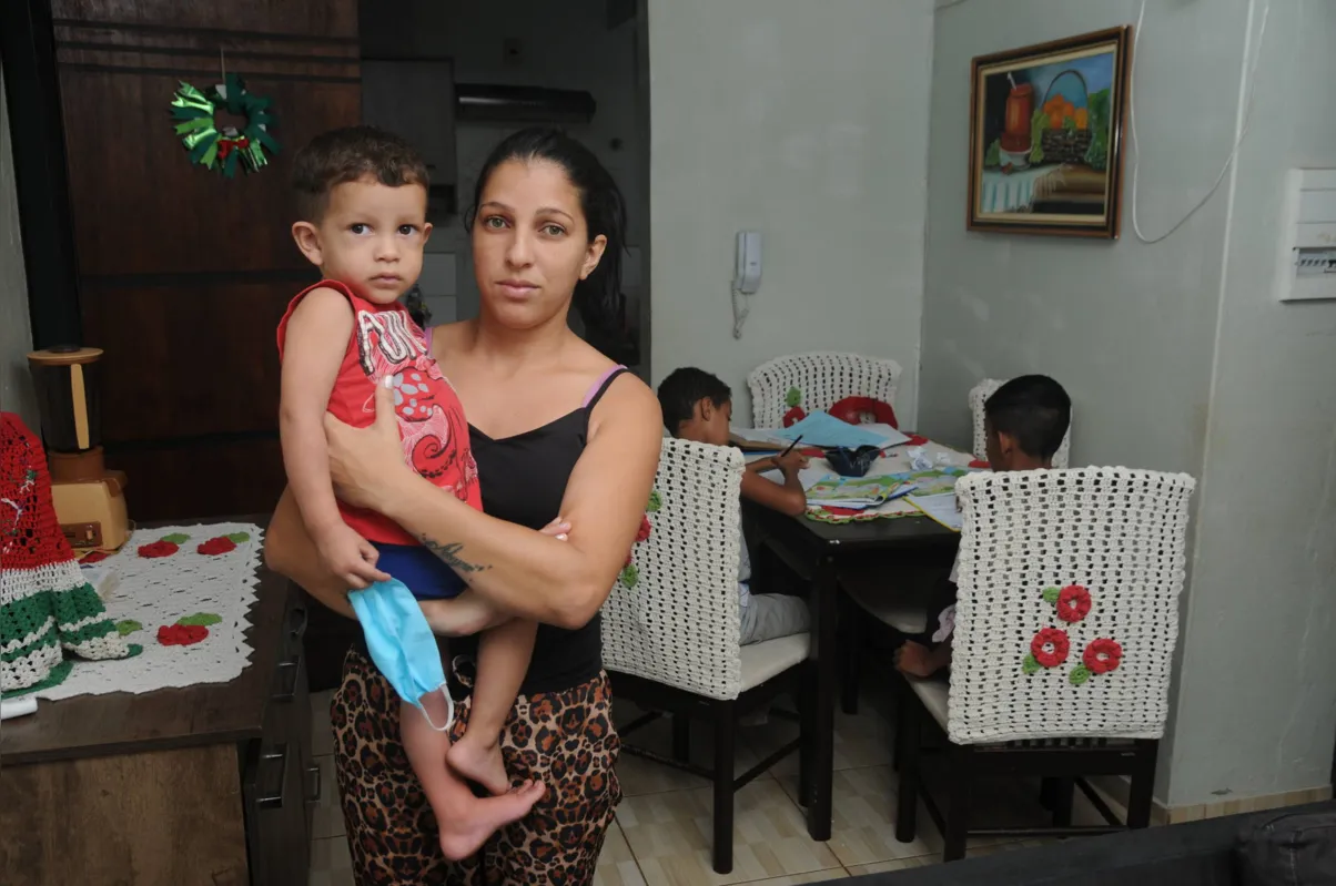 Imagem ilustrativa da imagem Dificuldade e adaptação das mães de alunos em Londrina