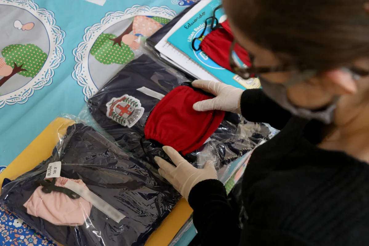Imagem ilustrativa da imagem Educação de Londrina entrega kits e avalia atuação durante quarentena