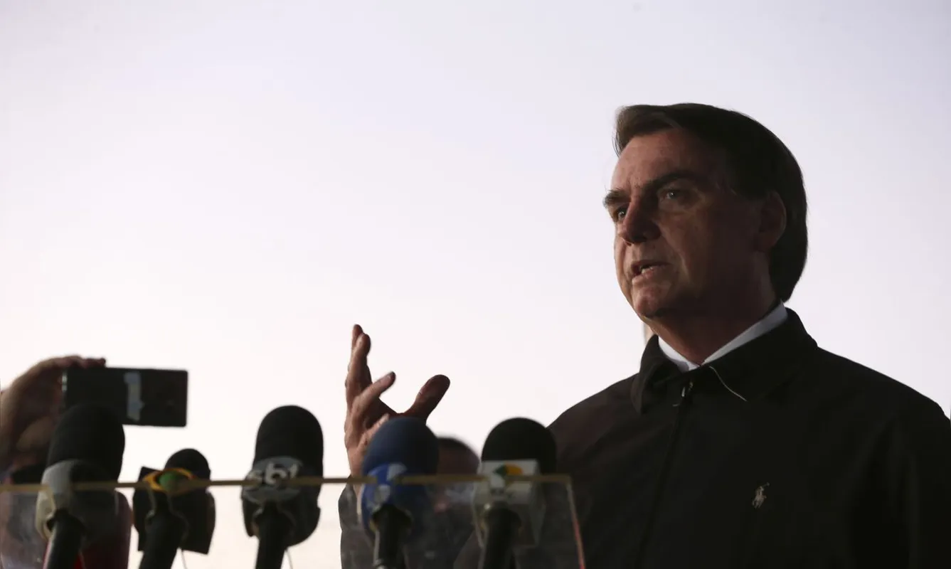 Imagem ilustrativa da imagem Em decreto, Bolsonaro permite redução de jornada e salários por mais 30 dias