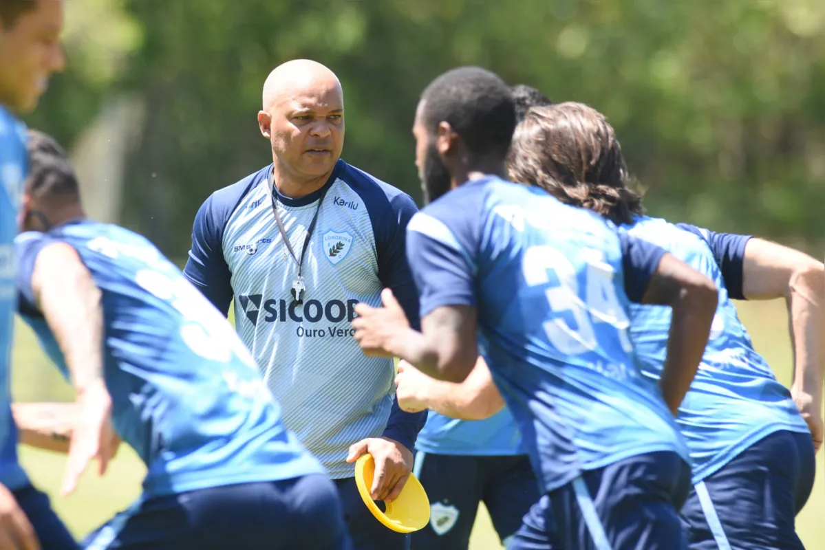 O preparador físico João Carlos Ruiz, em treino do LEC em 2019: monitoramento diário dos jogadores na quarentena