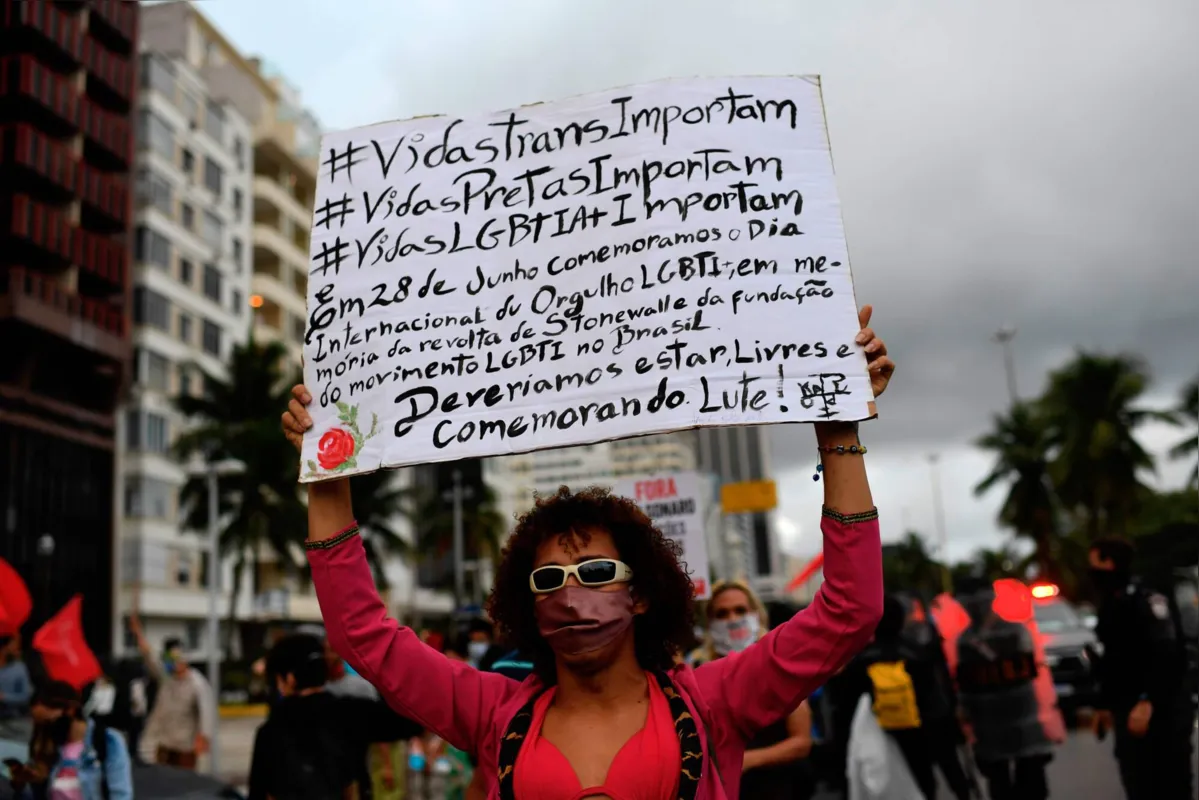 Imagem ilustrativa da imagem Entre política e celebração, Paradas LGBTI+ reivindicam direitos
