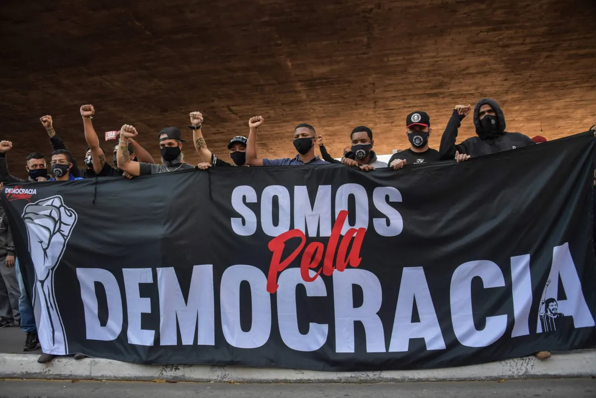 Imagem ilustrativa da imagem Futebol e a luta por democracia