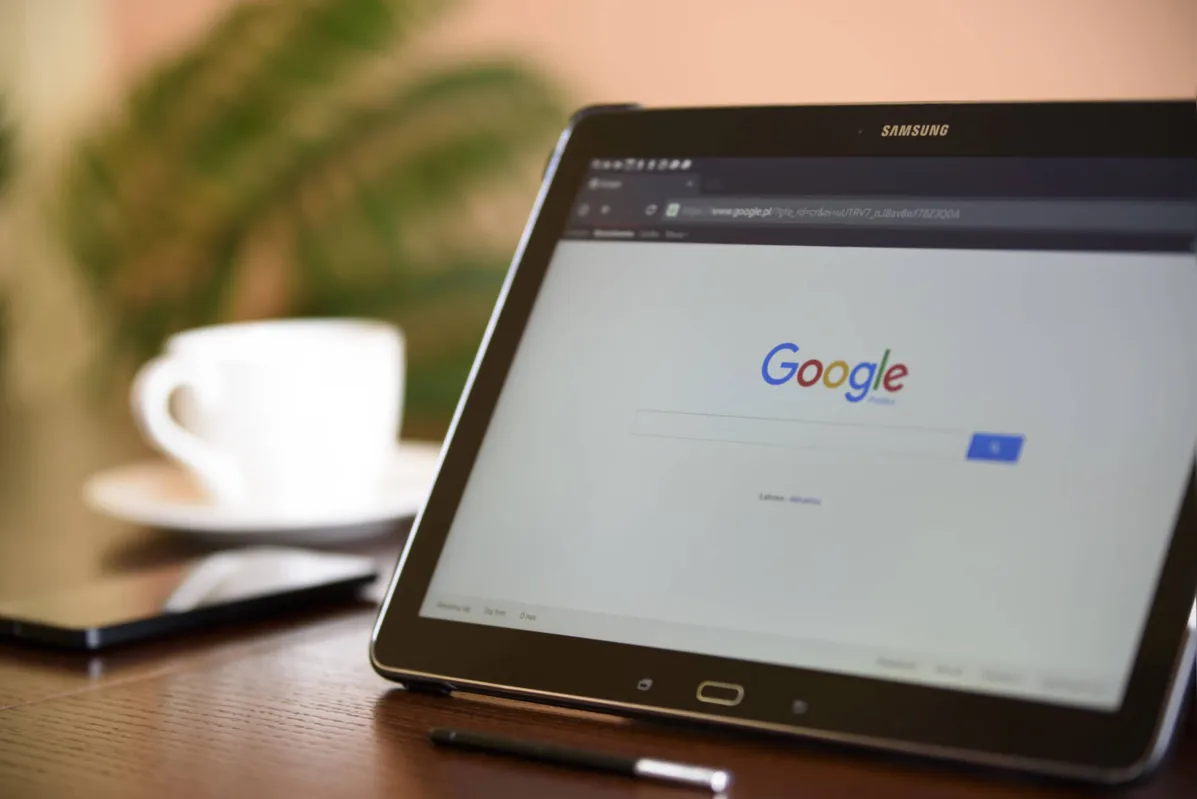 Imagem ilustrativa da imagem Google lança ferramenta capaz de traduzir hieróglifos com inteligência artificial