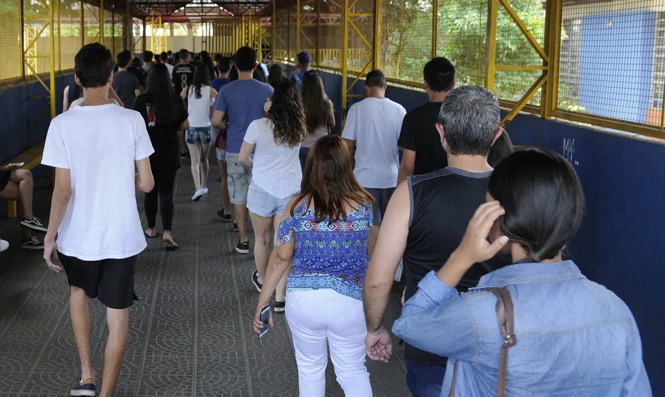 Para aplicar o exame em apenas um dia, técnicos do órgão, ligado ao MEC, analisam a redução no número de questões 