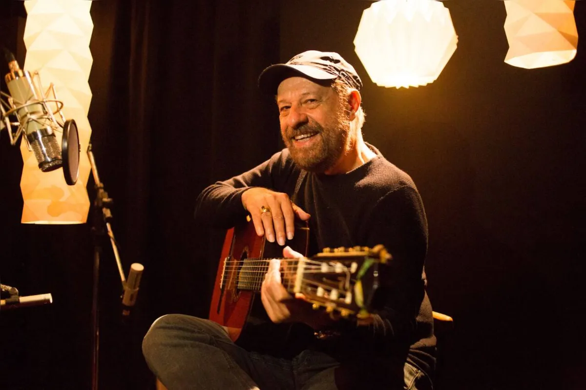 Além de tocar seu ritmado violão em todas as faixas, Bosco é responsável pela concepção, direção musical e arranjos do novo álbum