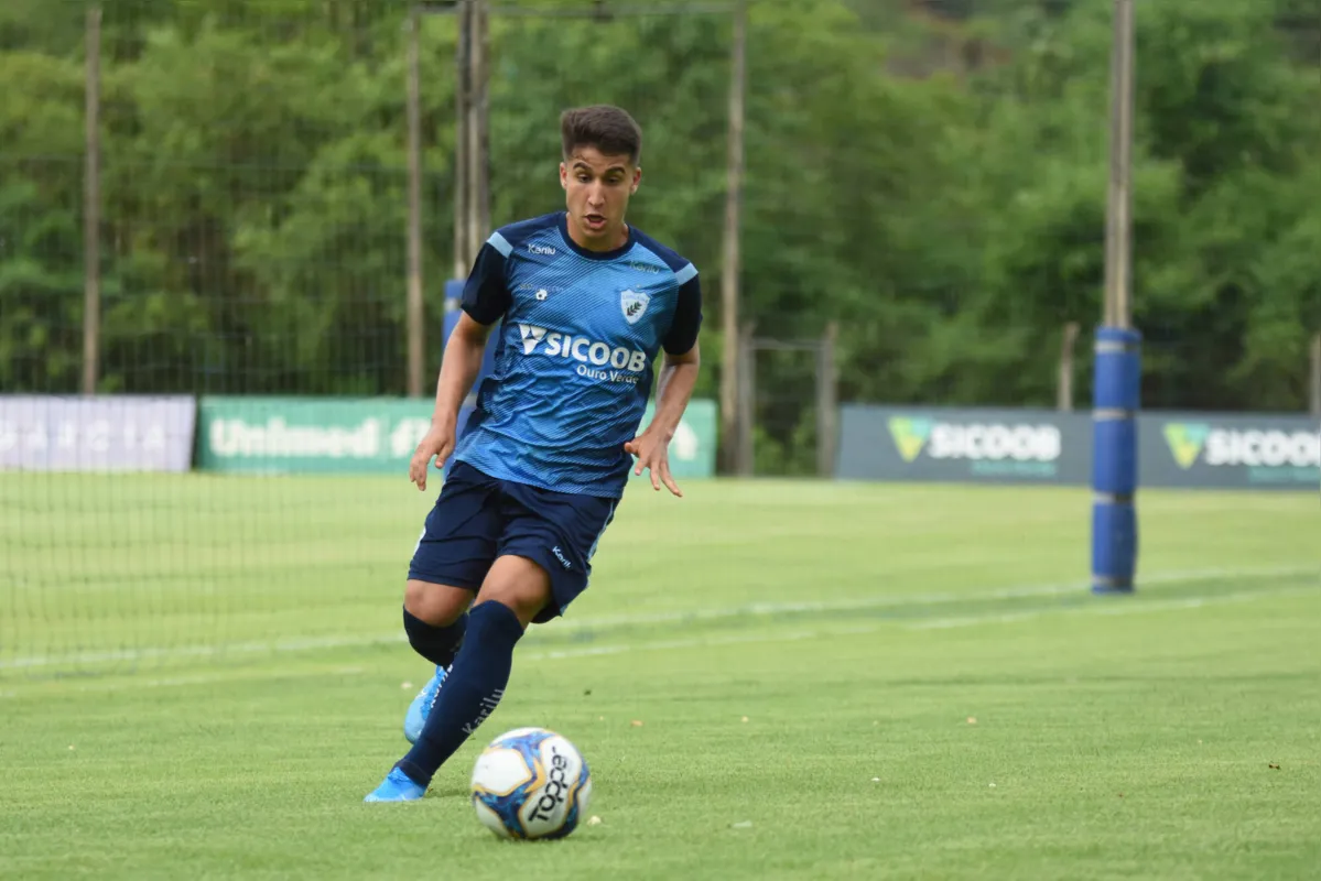 Após passar por cirurgia no fim de 2019, atacante Victor Daniel está à disposição para o restante da temporada