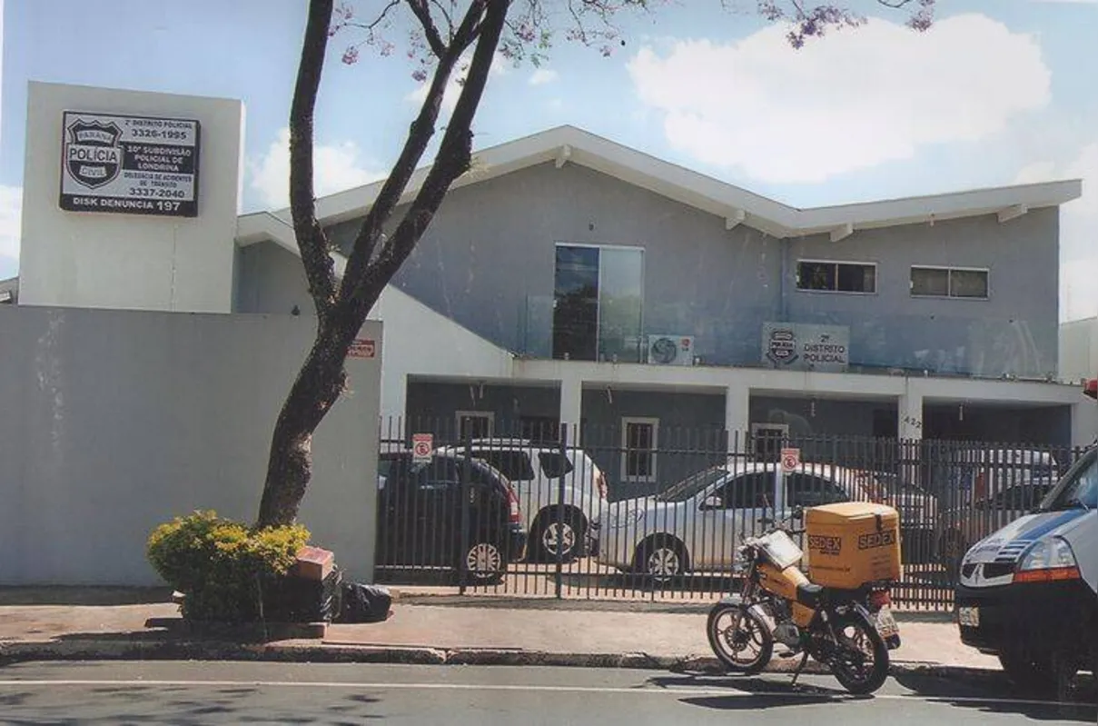 Imagem ilustrativa da imagem Londrina: preso passa mal em delegacia e morre dentro de ambulância do Samu