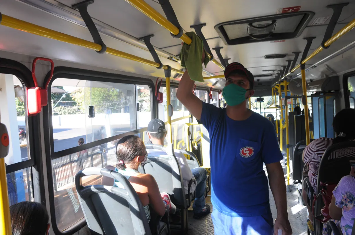 Imagem ilustrativa da imagem MP notifica CMTU e empresas de Londrina sobre higienização nos ônibus