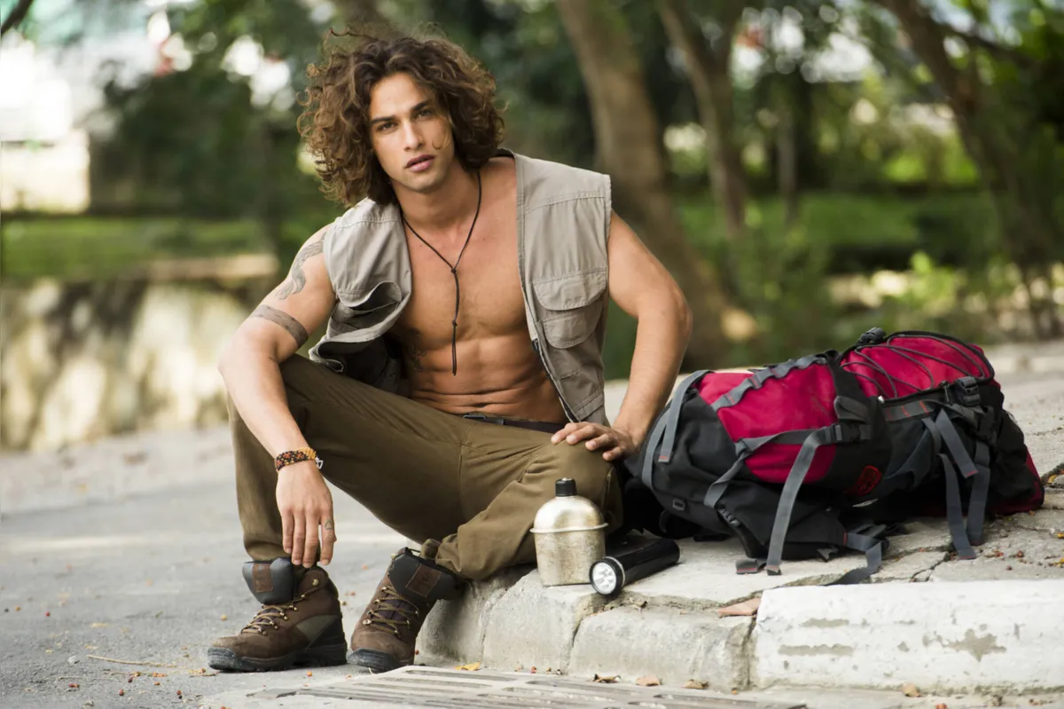 Deco vai embora e causa confusões 