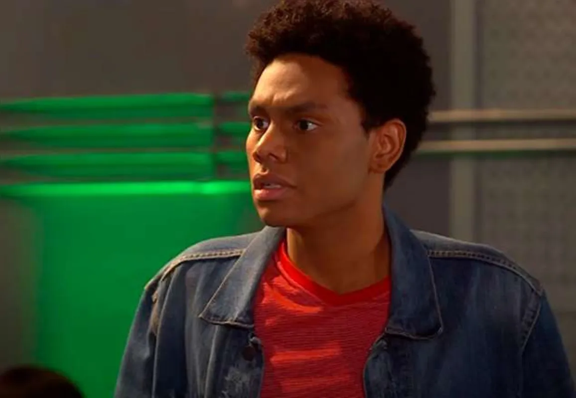 Jeff conta sobre Rato para Gleyce 