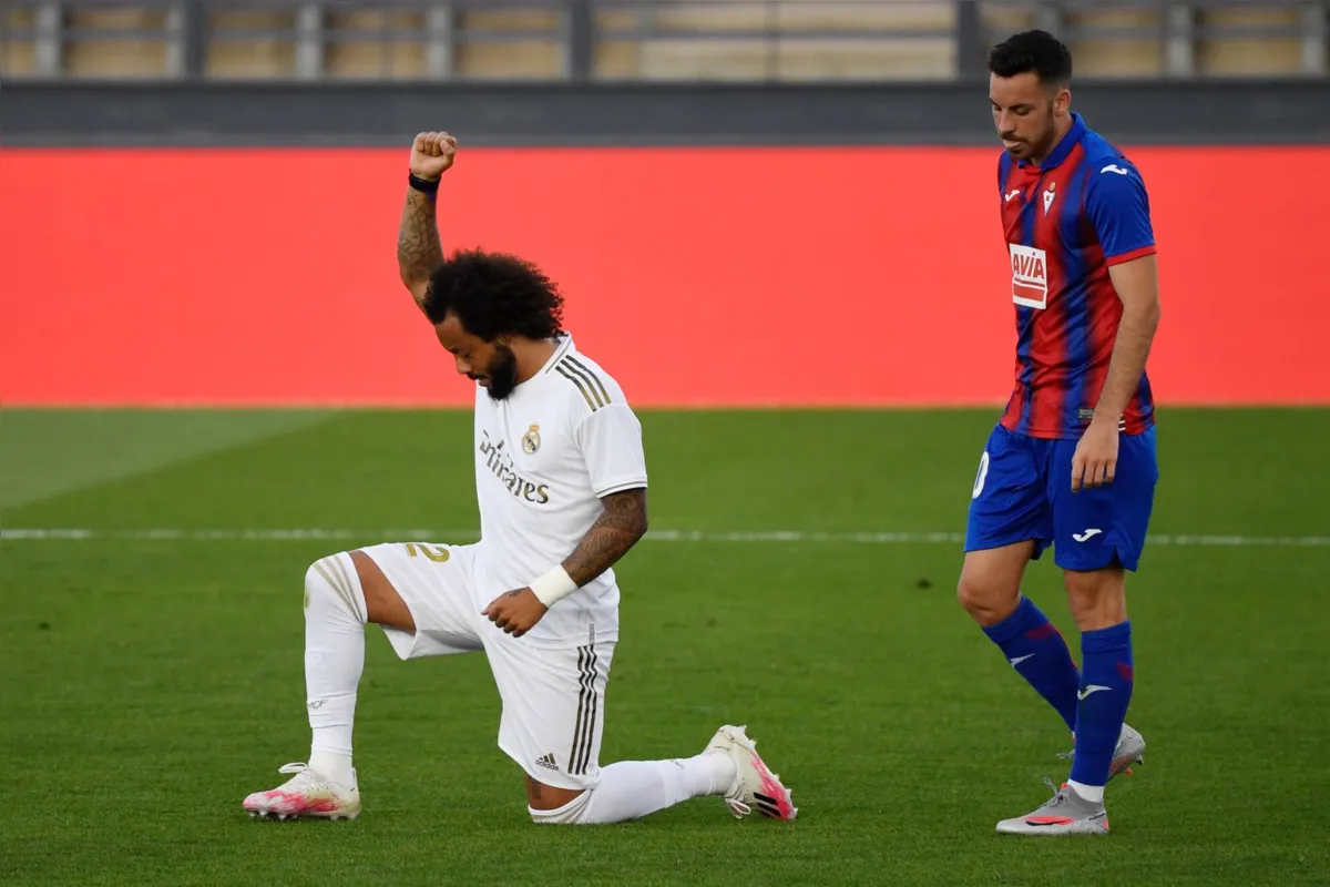 Imagem ilustrativa da imagem Marcelo marca, celebra de joelhos e Real vence na volta ao Espanhol