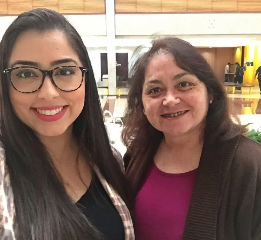 Amanda Lima de Castro com a mãe Regina: "Lembrar dela de uma forma positiva"