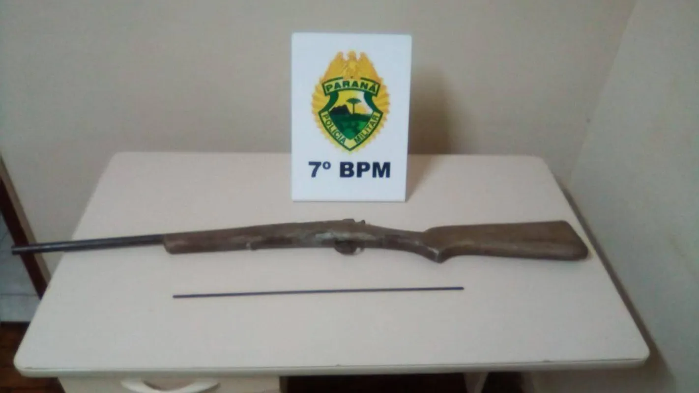 Espingarda artesanal pertenceria ao avô da vítima que não teria o registro da arma