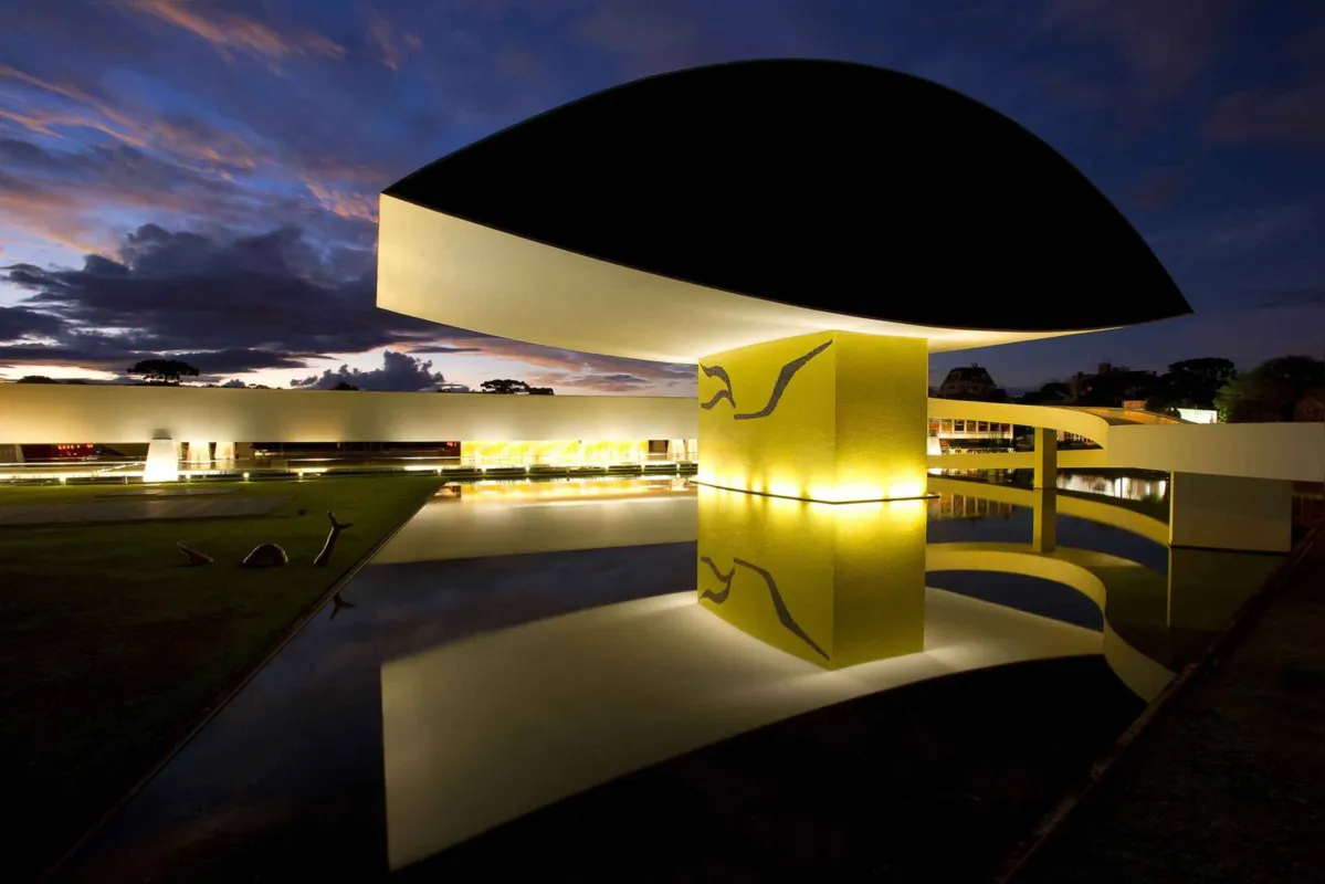 O Museu Oscar Niemeyer fará mediações, com a postagem de obras do acervo e informações detalhadas, e oficinas online, incentivando o público a postar fotos que  reflitam o tema da Semana de Museus 