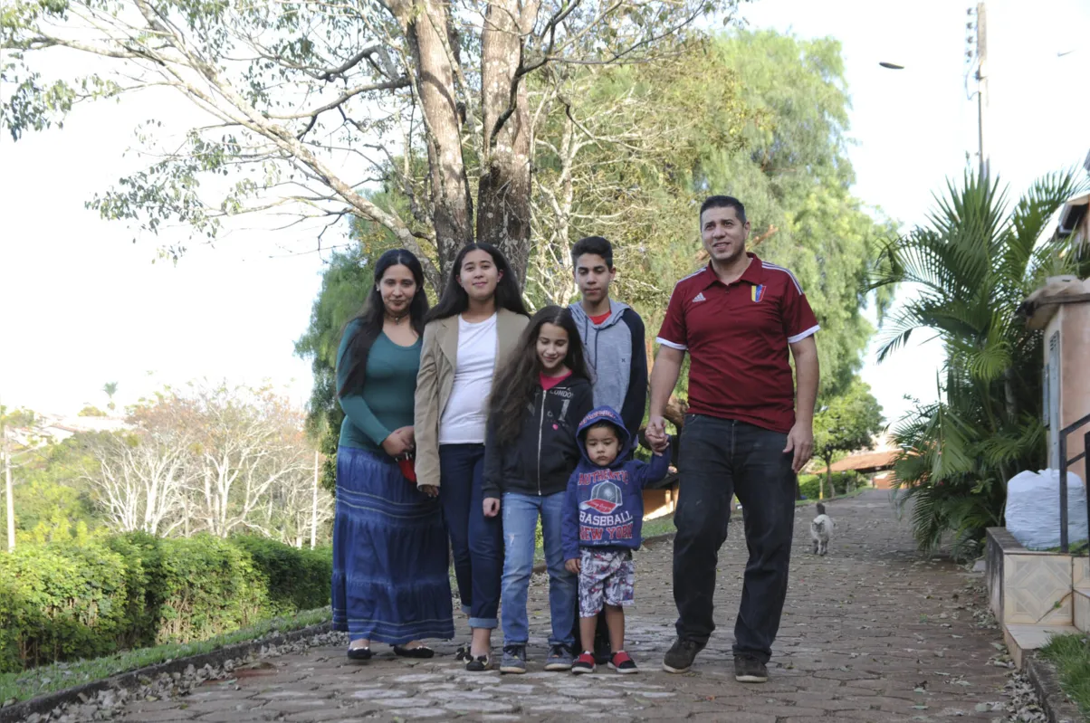 O venezuelano Avelino Bracho e a família moram na zona oeste de Londrina: ajuda em boa hora 