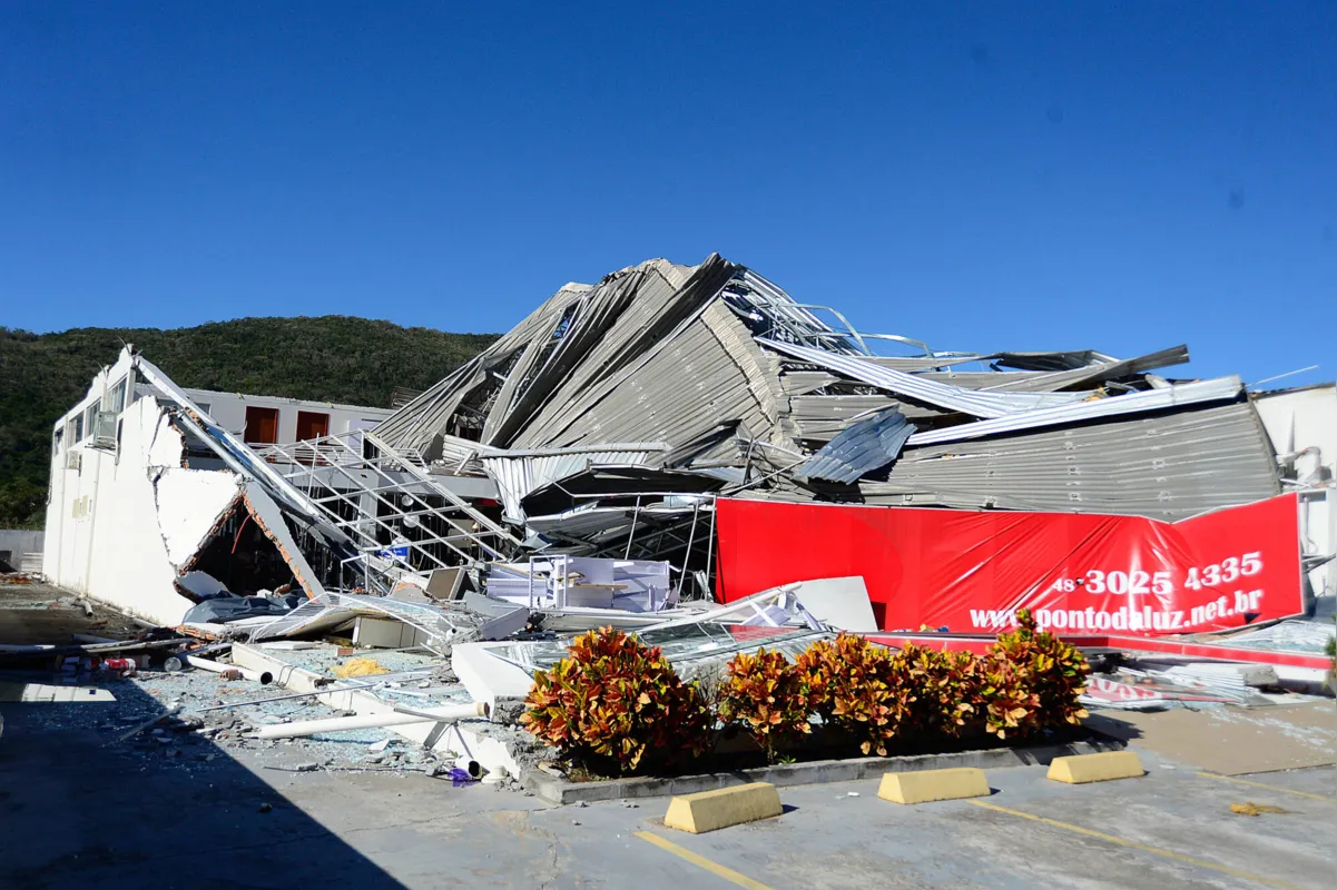 Estragos da passagem do ciclone-bomba em Florianópolis (1 de Julho 2020)