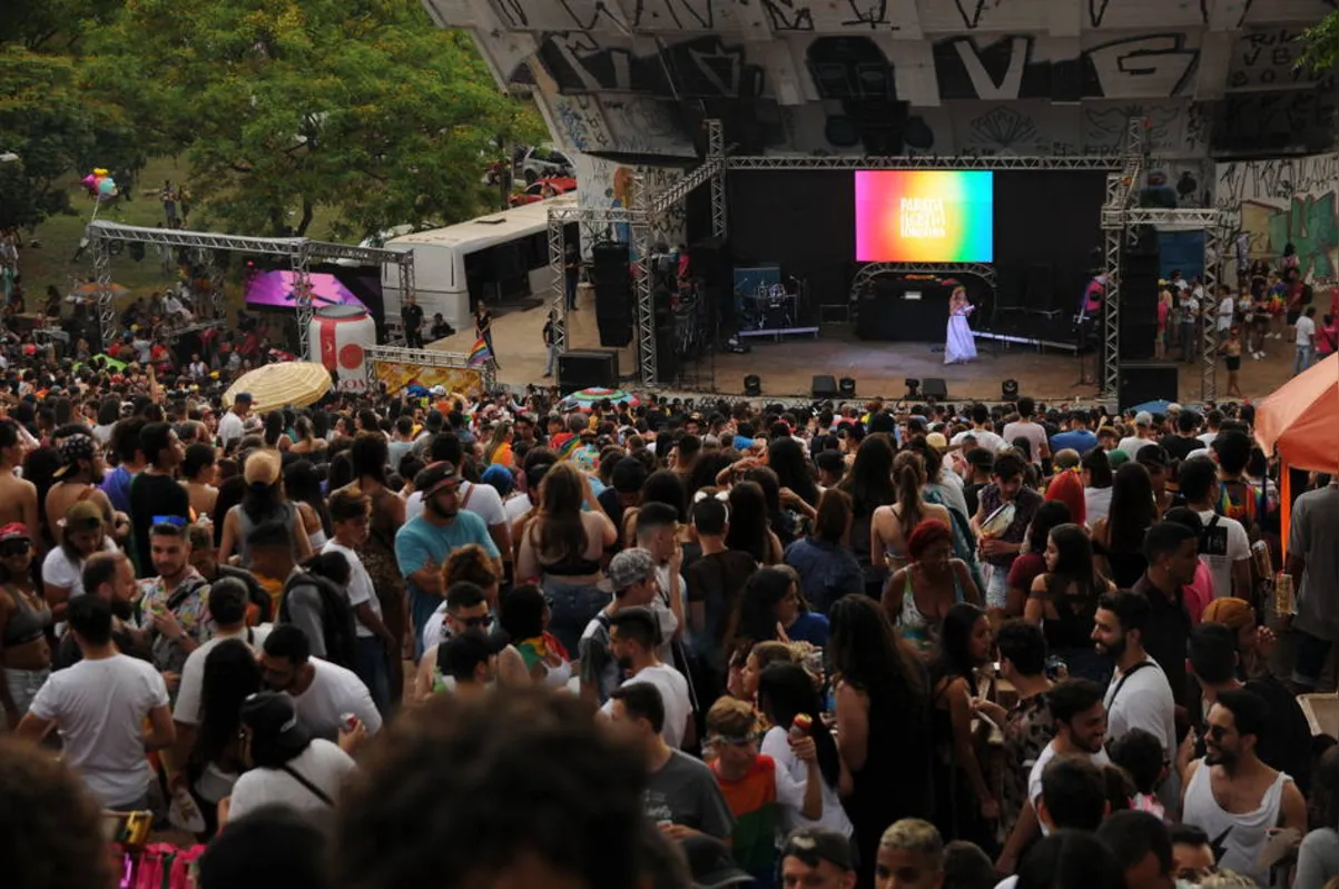 Parada LGBT reuniu milhares de pessoas em Londrina em 2019