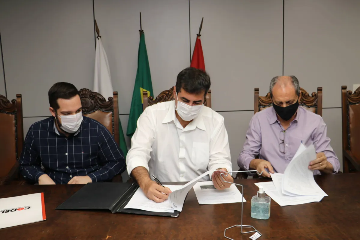 Convênio foi assinado na Prefeitura de Londrina nesta segunda-feira