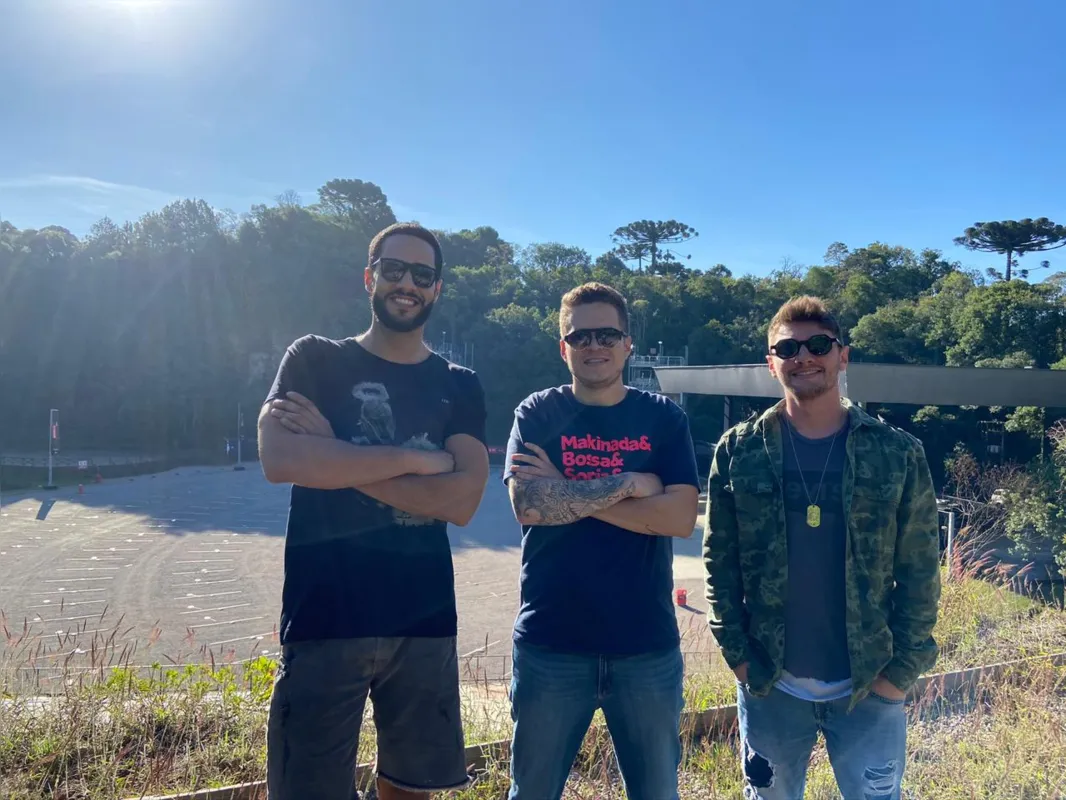 Makinada: show da banda no drive-in servirá para a gravação de um novo videoclipe