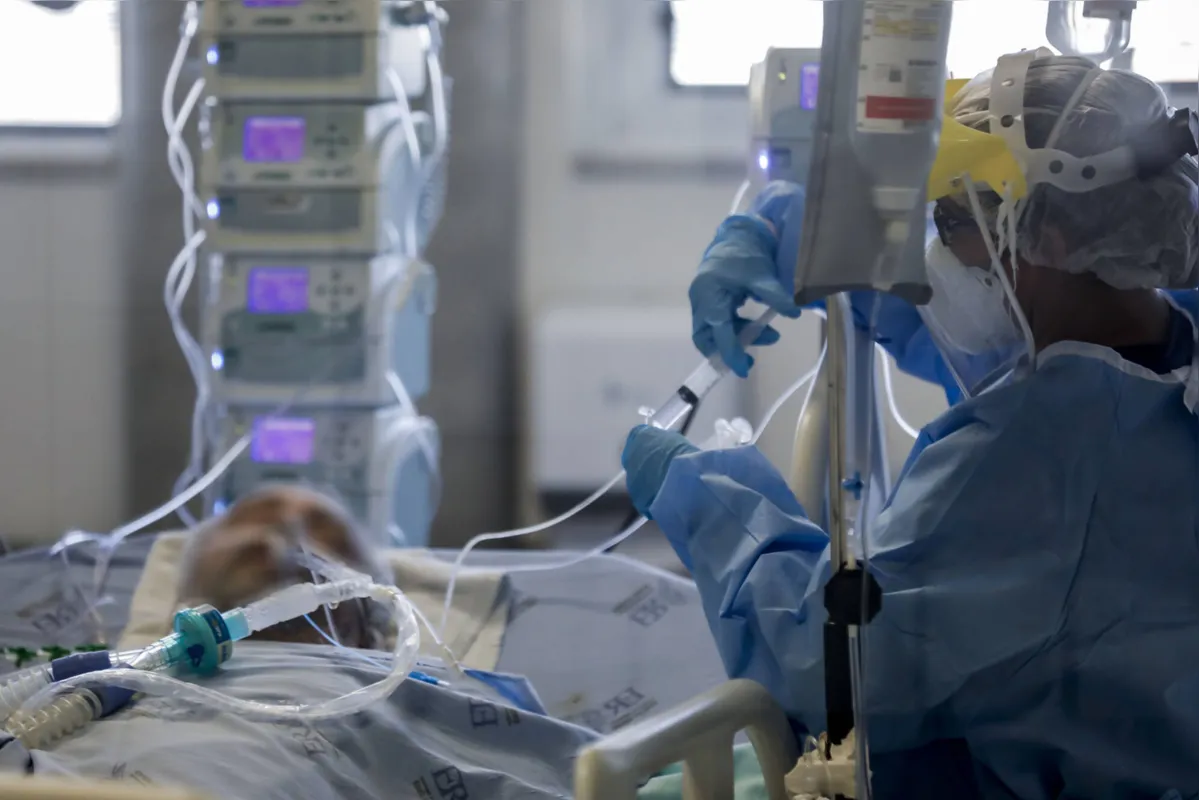 Imagem ilustrativa da imagem 'Precisamos saber que somos vulneráveis', afirma professor e médico londrinense