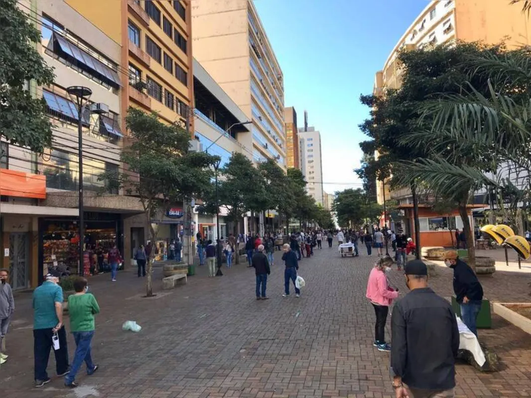 Imagem ilustrativa da imagem Prefeito prorroga funcionamento do comércio e shoppings de Londrina
