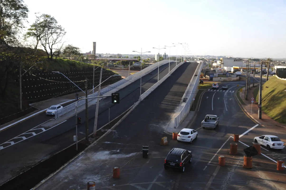 Imagem ilustrativa da imagem Prefeitura projeta liberar viaduto na Dez de Dezembro em duas semanas