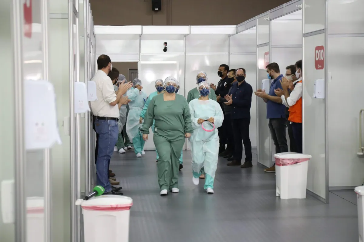 Imagem ilustrativa da imagem Primeiro hospital de campanha do Paraná começa a funcionar