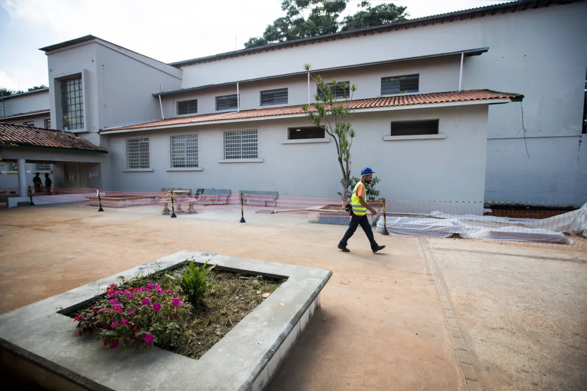 O movimento de alunos, professores e pessoas de fora da escola de Suzano será monitorado por agentes de segurança 