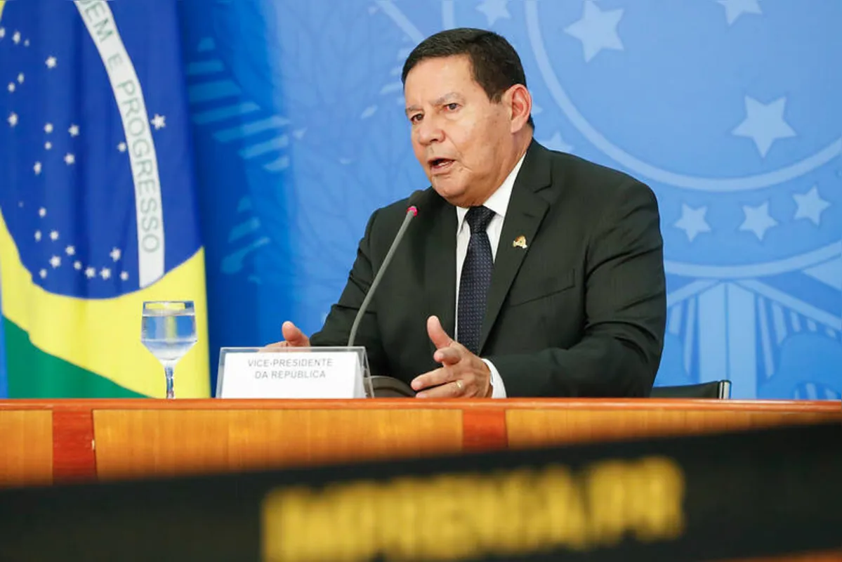 Imagem ilustrativa da imagem Resultado de teste de Mourão para Covid dá negativo, mas vice deve permanecer em isolamento