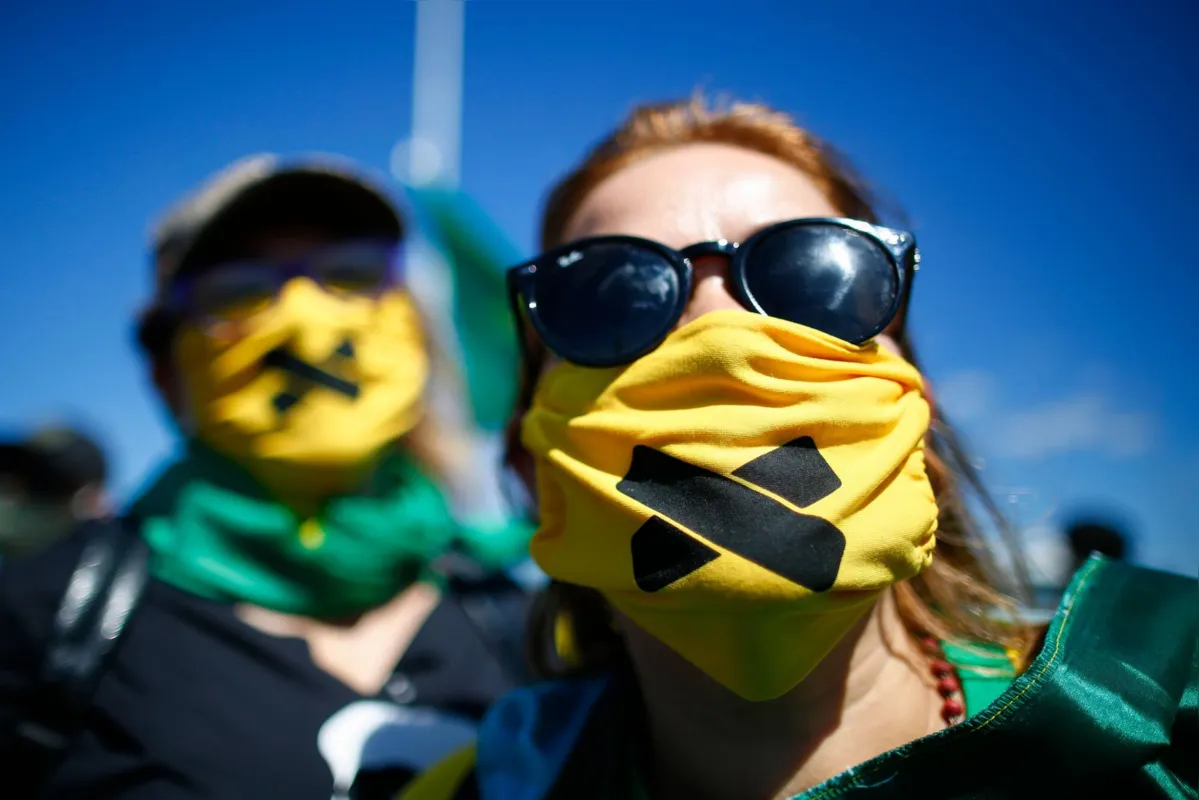 Manifestantes criticaram restrição a protestos determinada pelo governador Ibaneis Rocha 
