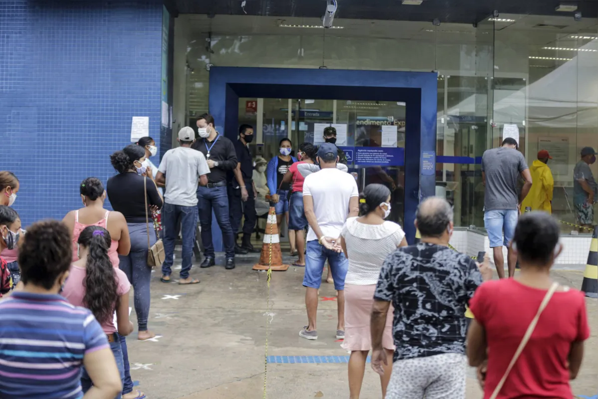 Imagem ilustrativa da imagem Saque emergencial do FGTS só deve ser feito em caso de necessidade, orienta economista