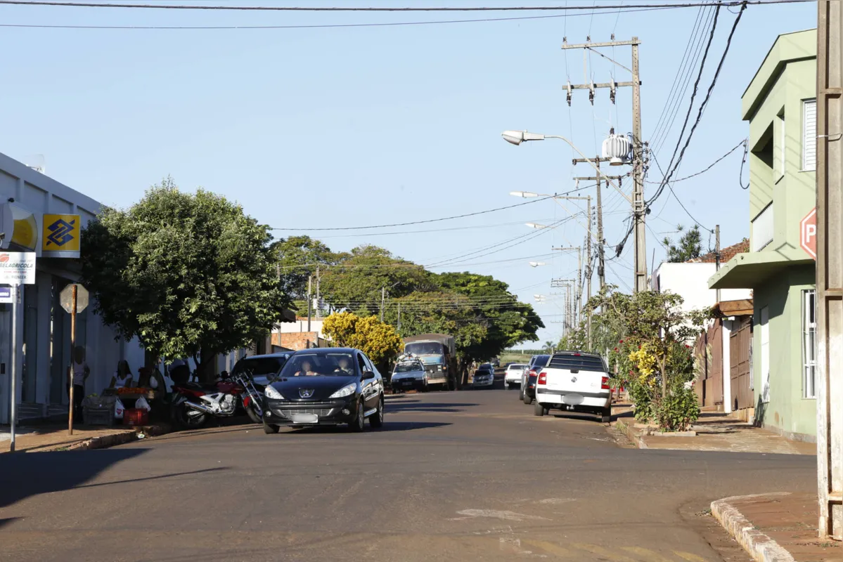 Autoridades de Saúde de Sertaneja adotaram barreiras sanitárias nas entradas e limitou horário de atendimento de atividades não essenciais 