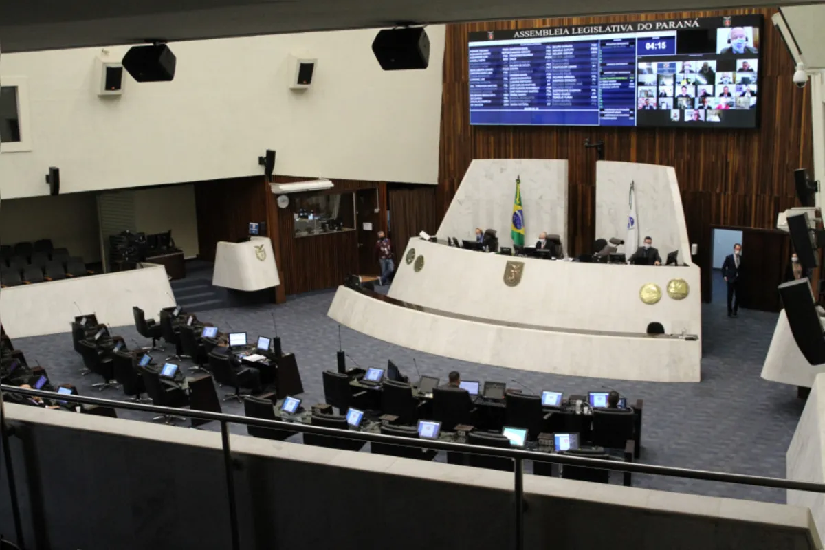 Imagem ilustrativa da imagem Servidores estaduais do PR reagem a proposta de congelamento de salários