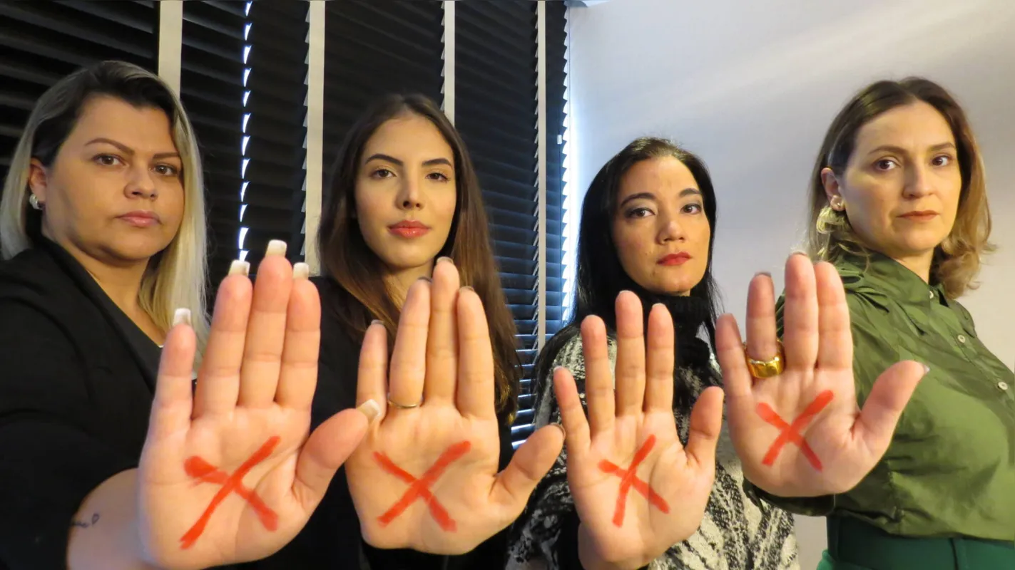 Imagem ilustrativa da imagem Sinal Vermelho para a violência doméstica