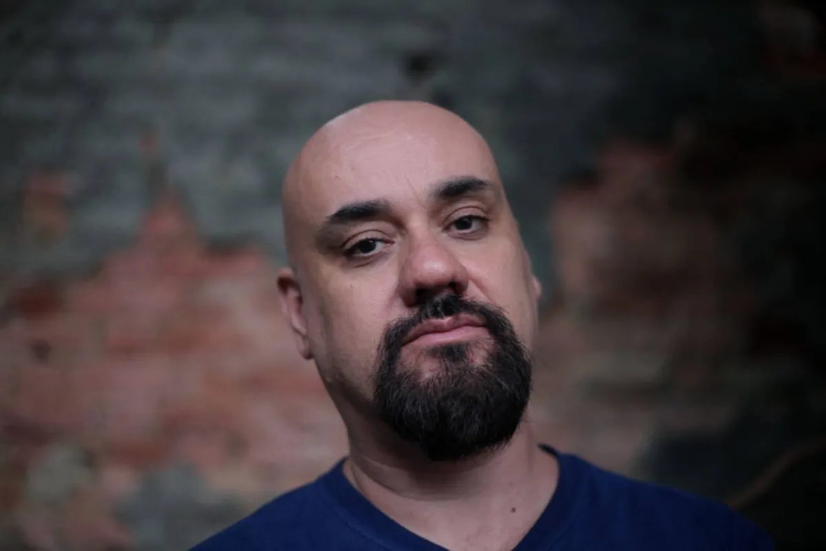 Sérgio Cohn, idealizador do projeto p-o-e-s-i-a.org: “Com a ajuda do público pretendemos disponibilizar bolsas emergenciais com valores que variam entre R$ 600 e R$ 2 mil;  queremos que as pessoas beneficiadas tenham um tempo para se reestruturar e não apenas um socorro pontual”