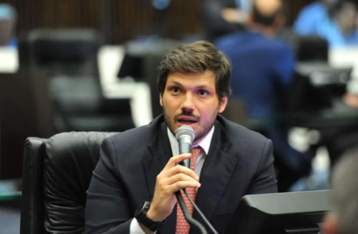 Considerado um nome "forte" pelo grupo de Ratinho para disputar a Prefeitura de Londrina, Amaral considerou a permanência na vice-liderança "insustentável" 
