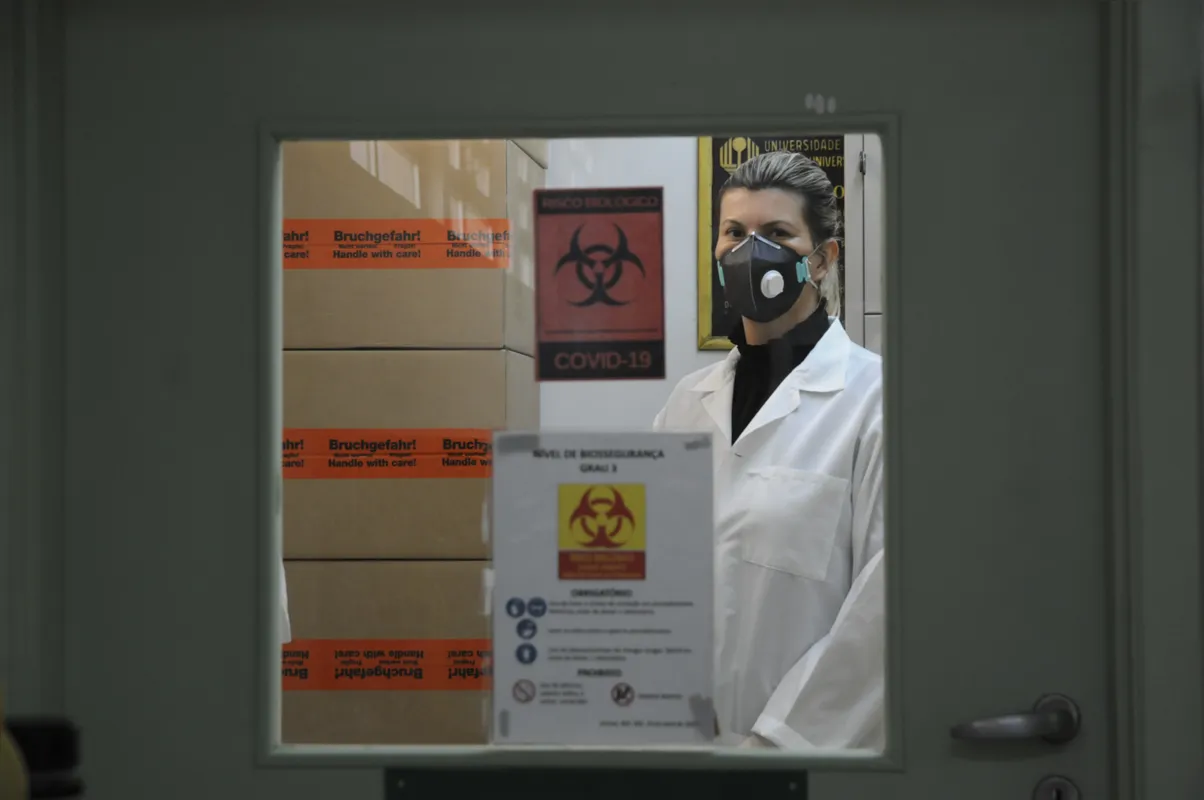 Andréa Name Colado Simão,  chefe do departamento de Patologia, Análises Clínicas e Toxicologia