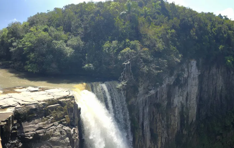 A região de Prudentópolis conta com cachoeiras e cânions, além de árvores petrificadas de milhões de anos