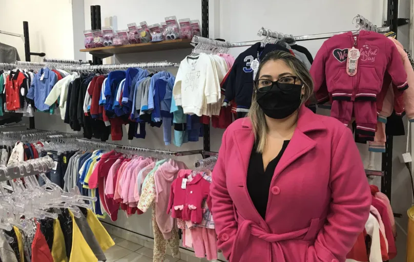 Gerente de uma loja de confecções no calçadão, Carla Alves viu movimento cair 70% em relação a 2019